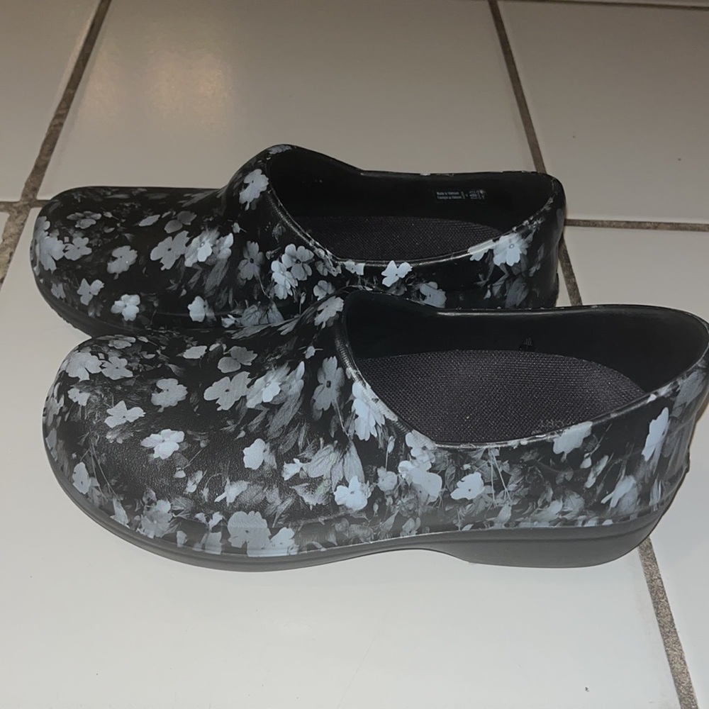 Women's Black Neria Pro Ii Clog | Slip Resistant Work Shoes - Picture 6 of 12
